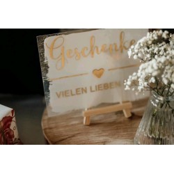 Acrylschild Geschenke mit weißem Acrylhintergrund in der Textfarbe gold-glänzend